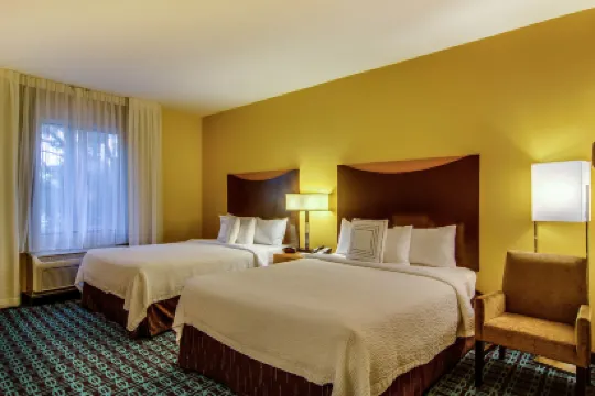 棕櫚海岸I-95萬楓酒店及套房