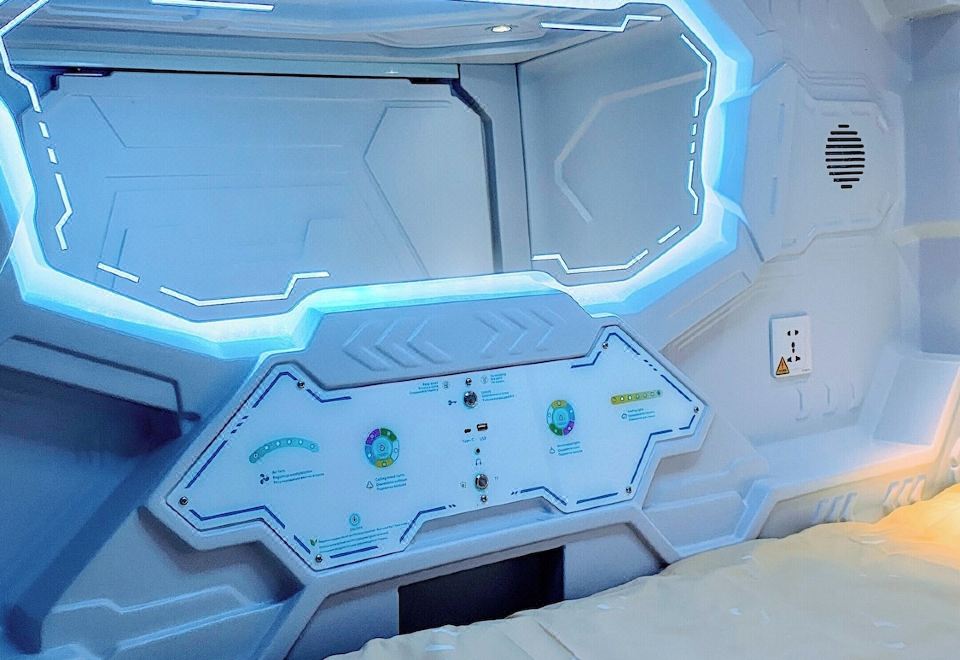 5. 캡슐 호스텔 플..