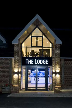 The Lodge at Kingswood Отели в г. Рейгейт