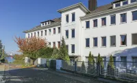 Hotel am Rhein Отели в г. Весселинг
