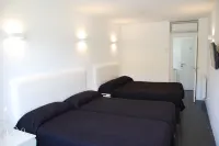 Hostal Tres Campanas Hotels in Ambasmestas