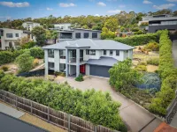 4 Bedroom House - Gorgeous View Отели рядом с достопримечательностью «Парк Креморн Апекс»