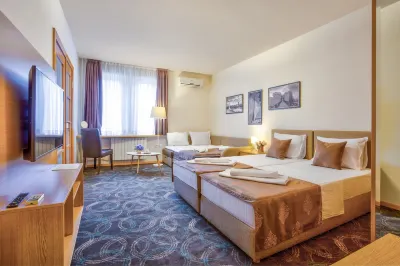Booking Apartments Hotels near St. Michael's Cathedral