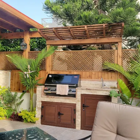 Villa - Sleeps 6 Free Parking & Heated Pool