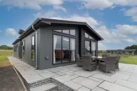 Ael-Y-Bryn - Luxury Lodge, Hot Tub, Three En-Suite Bedrooms - Haustierfreundliche