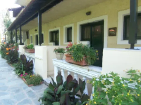 The Mayflower Studios & Apartments