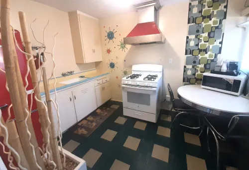 Harry's Mancave - A Vintage Motel on the Historic 395 Route - the New Star Motel Experience -  Apartamentos vacacionales