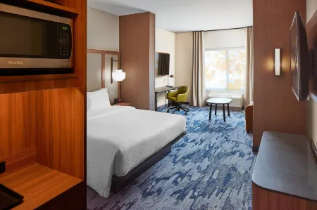 Fairfield Inn & Suites Seneca Clemson Univ Area Отели рядом с достопримечательностью «Парк округа Юг Ков»