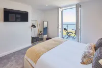 Host & Stay - the Waves - balcony