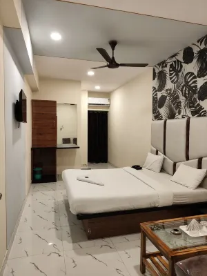 New Balaji Residency by Glitz Hotels Hotels near Sai udyan barawe