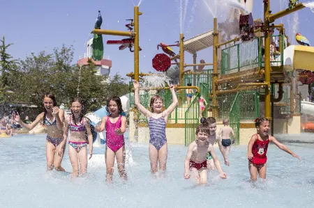 Sunlit Holiday Home by the Sea