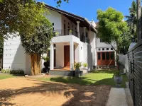 Cenreeza Airport Villa Hotels in Miriswatte