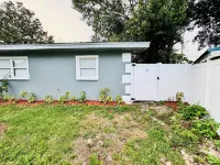 Pet-Friendly Lakeland Stay King Bed Cozy Court Hotels in Crystal Lake