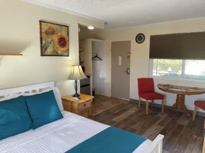 Hilltop Tavern & Inn Hotel di Apple Valley