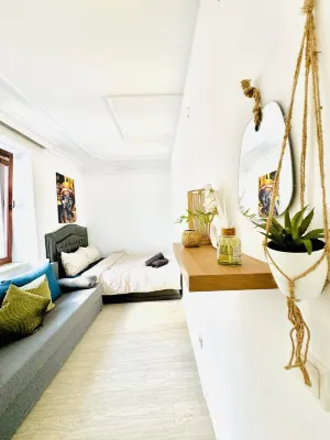 Affordable 4BR Apt Walk to FAC Platz Hotels in Klosterneuburg