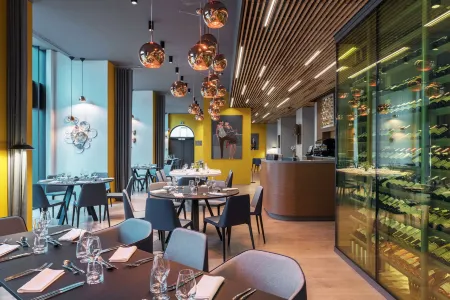 Golden Tulip Saint Malo - le Grand BÉ Отели рядом с достопримечательностью «Большой аквариум Сен-Мало»