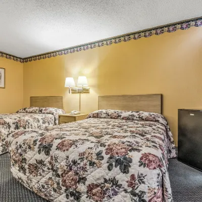 Camelot Inn Hotel dekat Stadion Dick Bivins