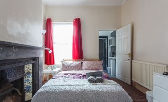 Shirley House Self Catering Guest House, 5 Min Drive to Cruise Ship Terminals and City Centre