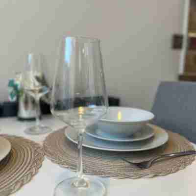 City Centre 1 Bed Sleeps 4 H5 Dining/Meeting Rooms