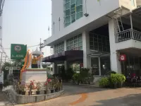 V Verve Service Apartment Hotel Hoteles cerca de Wat Sothon Wararam Worawihan