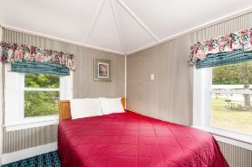 Perry's Motel and Cottages