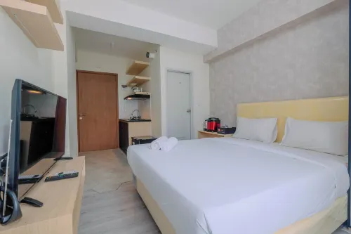Sophisticated Studio Room at Podomoro Golf View Apartment by Travelio - Parkplatz