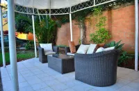 Room in Villa - the Elegant Villa Alexandre Near Ivato Airport Hoteles en Talatamaty
