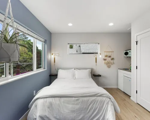 Ballard's Sweet Suites Hotels near West Point Lighthouse