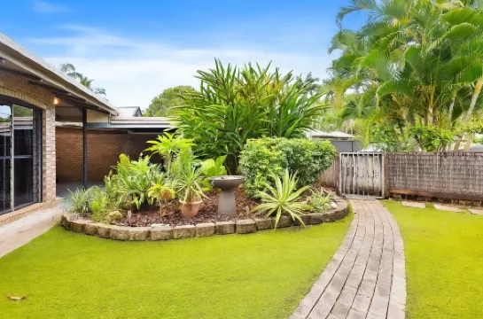 Green Cottage Trinity Beach I Pet Friendly I BBQ