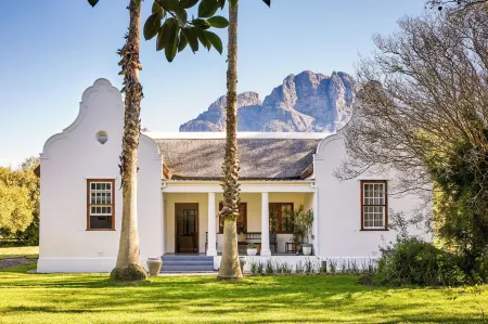 Boschendal Farm Estate Отели рядом с достопримечательностью «Groot Drakenstein Prison»