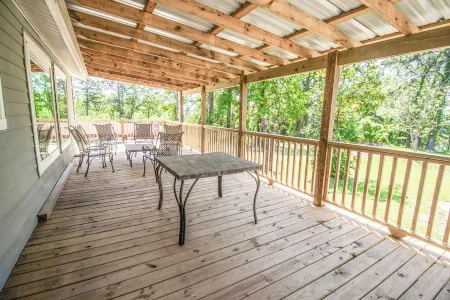 TWIN PINES - 6 Bedroom - 3 Bath - Houses