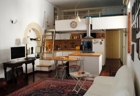 IzzHome Baylle Отели рядом с достопримечательностью «Cagliari International Container Terminal CICT»