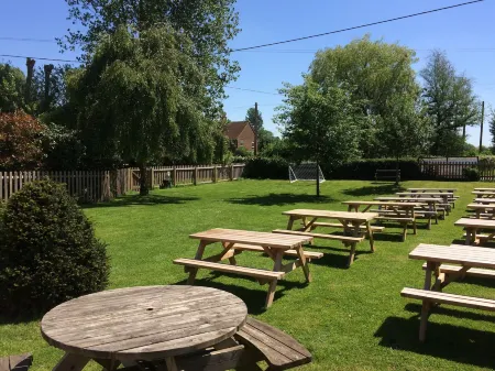 The Queen's Arms Отели в г. Хангерфорд