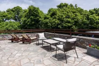 12 Months Resort & Spa Отели в г. 