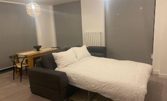2 Bed Penthouse - Balcony - Smoking - Parking