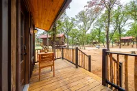 The Nuthatch Cabin 15 Min to Magnolia Baylor Hotels in Elm Mott