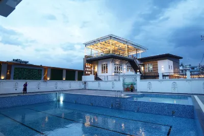 Lotus Shine N Amenities Hotel in zona Radha krishna temple