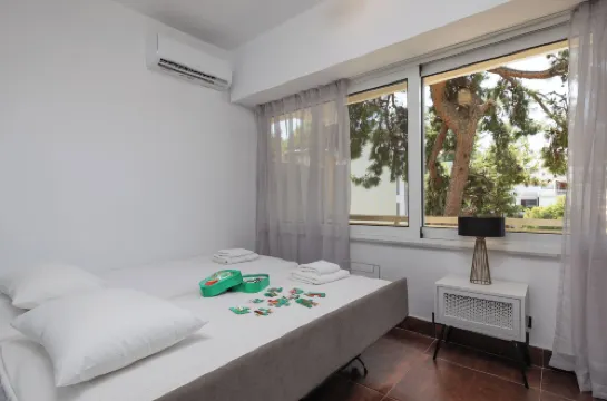 Relux Sea View 2 Bedroom Apartment by BluPine