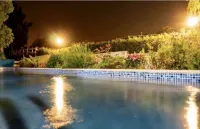 Farmhouse Sleeps 8 with Pool & Horses - Pools