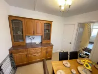 Impeccable 4-Bed Home Away from Home in Swindon Hotels in Swindon