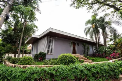 Apartamento com quintal em Alto de Pinheiros Hotéis em Alto de Pinheiros
