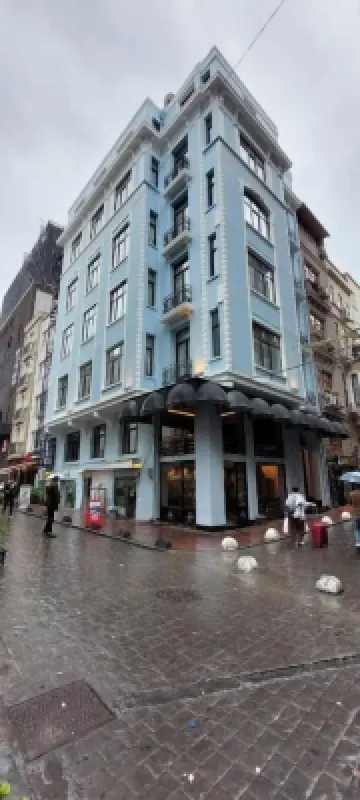 Boss to Hotel Taksim