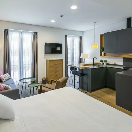 Aquitania Home Suites Отели рядом с достопримечательностью «Городской совет»