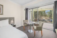 Stay at Alice Springs Hotel Hotels in Элис Спрингс