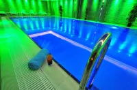 Ramada by Wyndham Usak - Pools