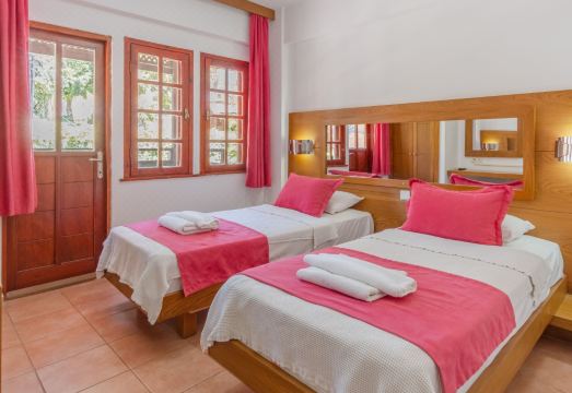 3. 핑크 팰리스 호..