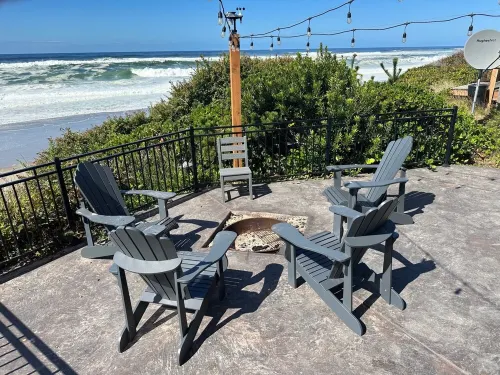 Luxury beachfront property with amazing views,  hot tub and steps to the beach. Hotels in Gleneden Beach