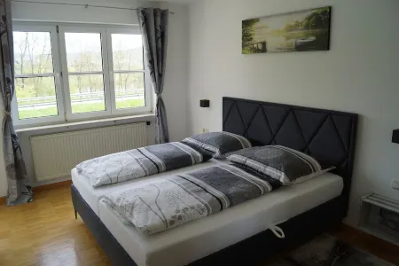 Ferienwohnung mit Panoramablick Inmitten von Weinbergen. Haustierfreundlich