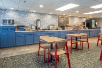 AmericInn by Wyndham Valley City Conference Center - breakfast