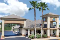 Days Inn & Suites by Wyndham Huntsville Hotels in Huntsville